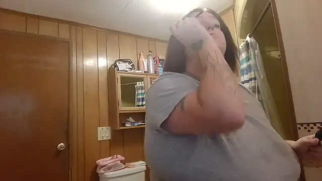 vanessraine online show from September 10, 8:31 pm