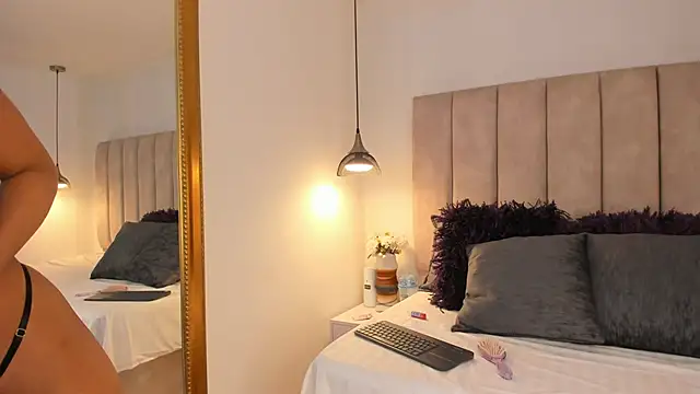 arianaa miller  online show from November 15, 7:54 pm