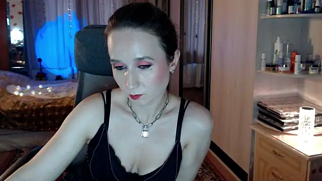 Snapshot of ClassyInna chatting on December 5, 8:45 am ClassyInna online show from December 5, 8:45 am