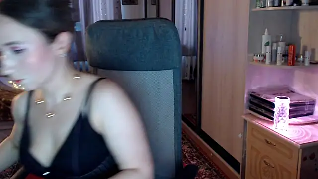 Snapshot of ClassyInna chatting on December 15, 6:28 am ClassyInna online show from December 15, 6:28 am