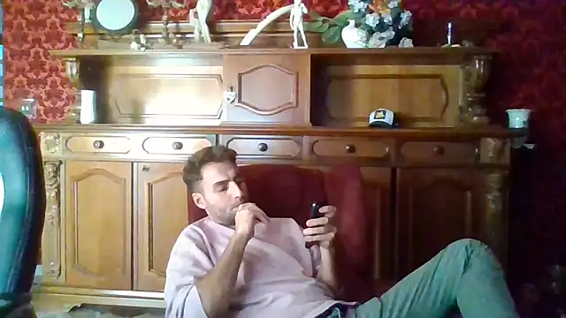 Snapshot of Torissimo92 chatting on October 19, 3:23 pm Torissimo92 online show from October 19, 3:23 pm