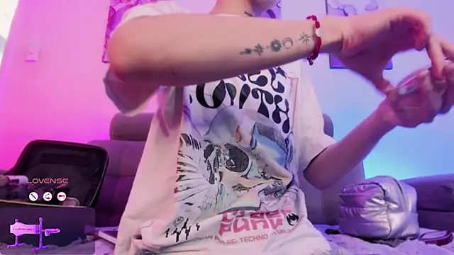 Snapshot of SebastianHilton chatting on February 21, 12:39 pm SebastianHilton online show from February 21, 12:39 pm