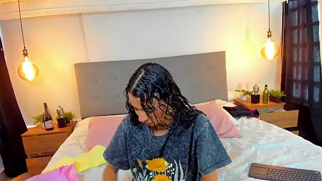 Luna Claire online show from October 27, 1:04 pm