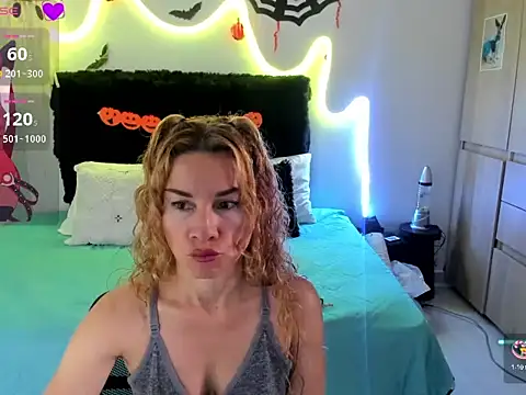 Snapshot of angie_blondies chatting on October 7, 3:09 pm angie blondies online show from October 7, 3:09 pm