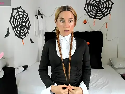 Snapshot of angie_blondies chatting on October 16, 3:57 pm angie blondies online show from October 16, 3:57 pm