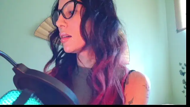 Snapshot of KiotoShine chatting on December 17, 8:31 am KiotoShine online show from December 17, 8:31 am