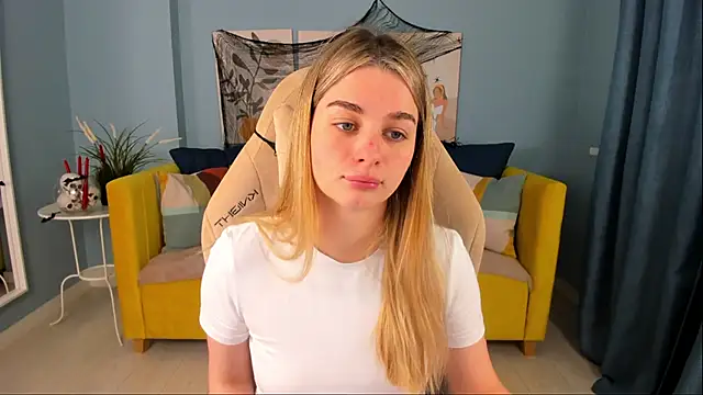 SweetyLicky online show from October 27, 4:00 pm