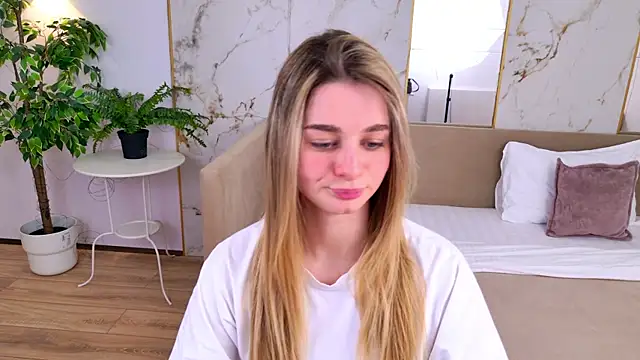 SweetyLicky online show from April 8, 4:07 pm