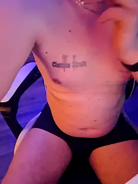 fuuck3dAss online show from February 3, 11:32 pm