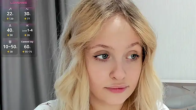 Snapshot of Julliakoill chatting on October 11, 7:51 am Julliakoill online show from October 11, 7:51 am