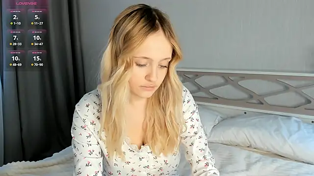 Snapshot of Julliakoill chatting on October 12, 9:08 am Julliakoill online show from October 12, 9:08 am