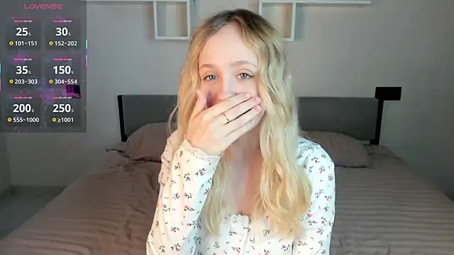 Snapshot of Julliakoill chatting on October 27, 6:50 am Julliakoill online show from October 27, 6:50 am