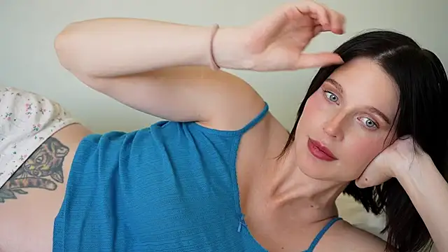 ellaa91 online show from April 25, 1:14 pm