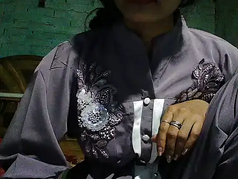 ROSE GOLDE online show from October 28, 11:58 am