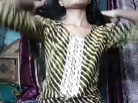 ROSE GOLDE online show from November 3, 8:15 am