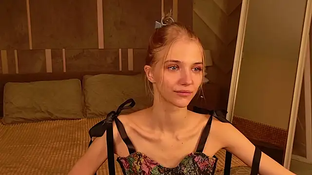 4example Chloe online show from February 18, 10:33 am