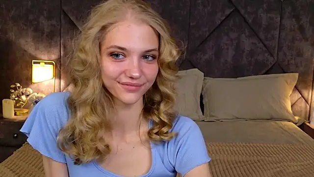 4example Chloe online show from April 18, 5:44 am