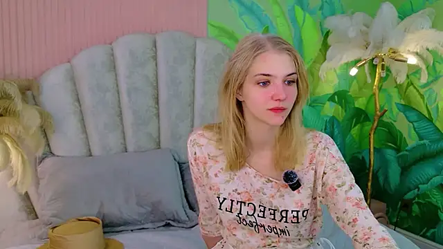 4example Chloe online show from June 28, 5:35 am