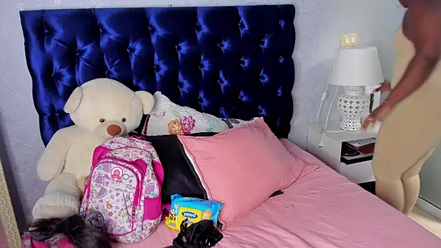 Snapshot of TANISHA_HILL chatting on November 6, 7:37 pm TANISHA HILL online show from November 6, 7:37 pm