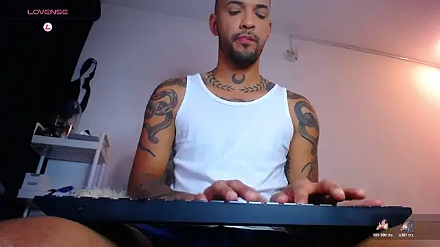 Snapshot of LickMyInk chatting on November 24, 2:22 am LickMyInk online show from November 24, 2:22 am