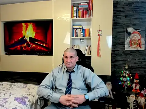 SpartacusDaddy48 online show from February 17, 4:20 am