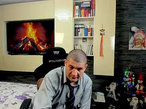 SpartacusDaddy48 online show from February 21, 2:51 pm