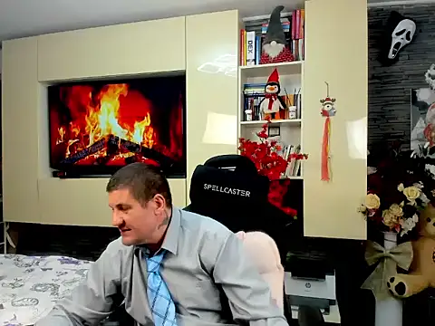 SpartacusDaddy48 online show from March 18, 1:42 am