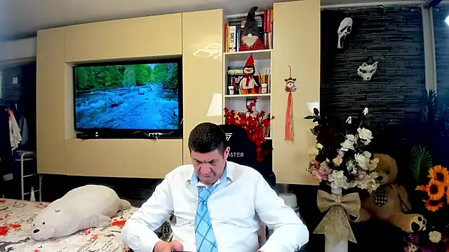 SpartacusDaddy48 online show from April 16, 10:45 pm