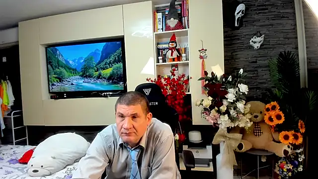 SpartacusDaddy48 online show from May 16, 12:40 am