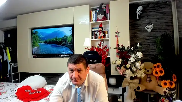 SpartacusDaddy48 online show from May 28, 8:17 pm