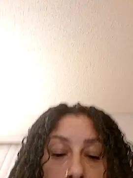 Snapshot of sweetnjuicyyy chatting on October 2, 5:25 am sweetnjuicyyy online show from October 2, 5:25 am