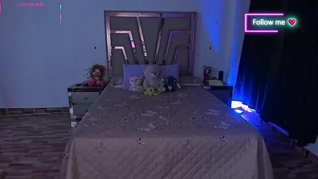 lunaarose online show from March 17, 3:22 am