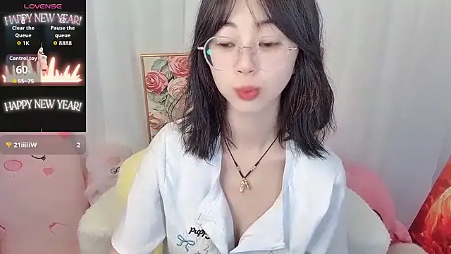Snapshot of nini_a chatting on June 18, 2:45 am nini a online show from June 18, 2:45 am
