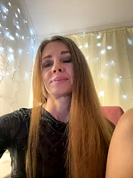 LucieMack online show from October 15, 6:30 pm