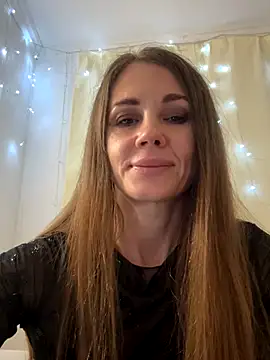 LucieMack online show from October 16, 7:15 pm