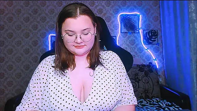 InLoveWithLife26 online show from February 8, 8:56 pm