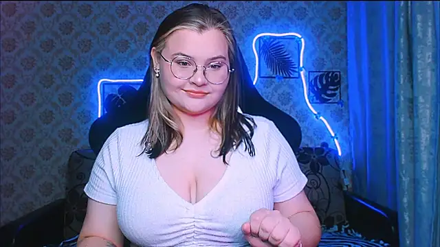 InLoveWithLife26 online show from March 29, 7:36 pm