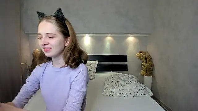 Camilla Kelly online show from October 4, 1:03 am