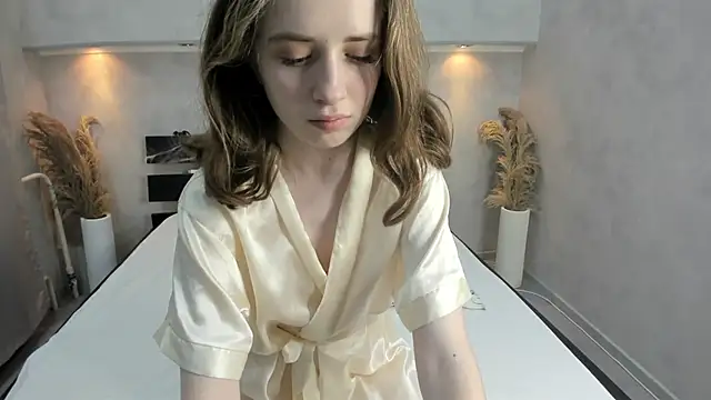 Camilla Kelly online show from October 30, 1:29 am