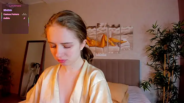 Camilla Kelly online show from February 28, 1:17 am