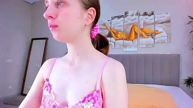 Camilla Kelly online show from May 15, 11:01 pm