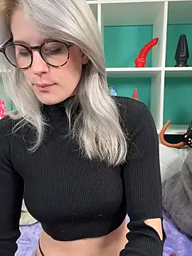 TheRealJessyLey online show from March 13, 8:10 am