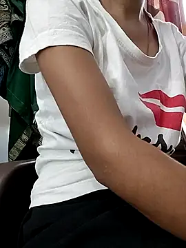 Snapshot of Ruhi_07 chatting on September 25, 4:05 am Ruhi 07 online show from September 25, 4:05 am