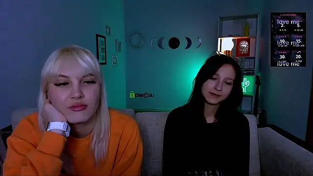 Snapshot of lau_ra_queen chatting on November 21, 2:43 am lau ra queen online show from November 21, 2:43 am