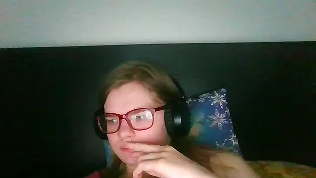 Moonolighta online show from October 26, 7:47 am