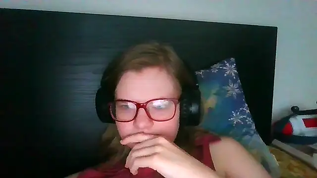 Moonolighta online show from November 4, 10:36 am