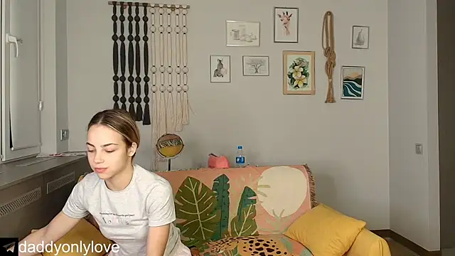 Snapshot of daddyonlyloveme chatting on October 24, 8:16 pm daddyonlyloveme online show from October 24, 8:16 pm