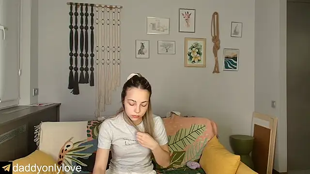 Snapshot of daddyonlyloveme chatting on November 15, 9:21 pm daddyonlyloveme online show from November 15, 9:21 pm