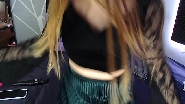 karlamoon23 online show from September 28, 8:47 pm