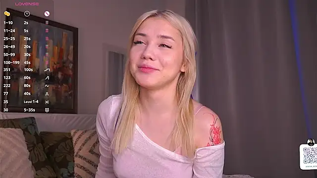 Snapshot of LilianBenskin chatting on December 15, 5:44 am LilianBenskin online show from December 15, 5:44 am